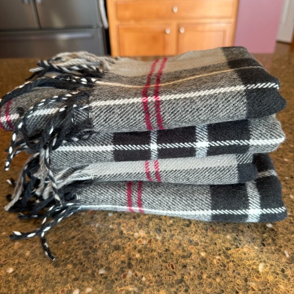 NEW Dockers Plaid Scarf in Gray and Black with Red Accents
